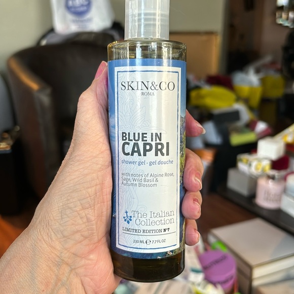 Skin&Co Roma Blue in Capri Shower Gel Limited Edition 230ml.  New Sealed! - Picture 1 of 2